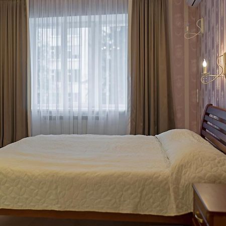 Remarkable Appartments In Town Center Полтава Екстериор снимка